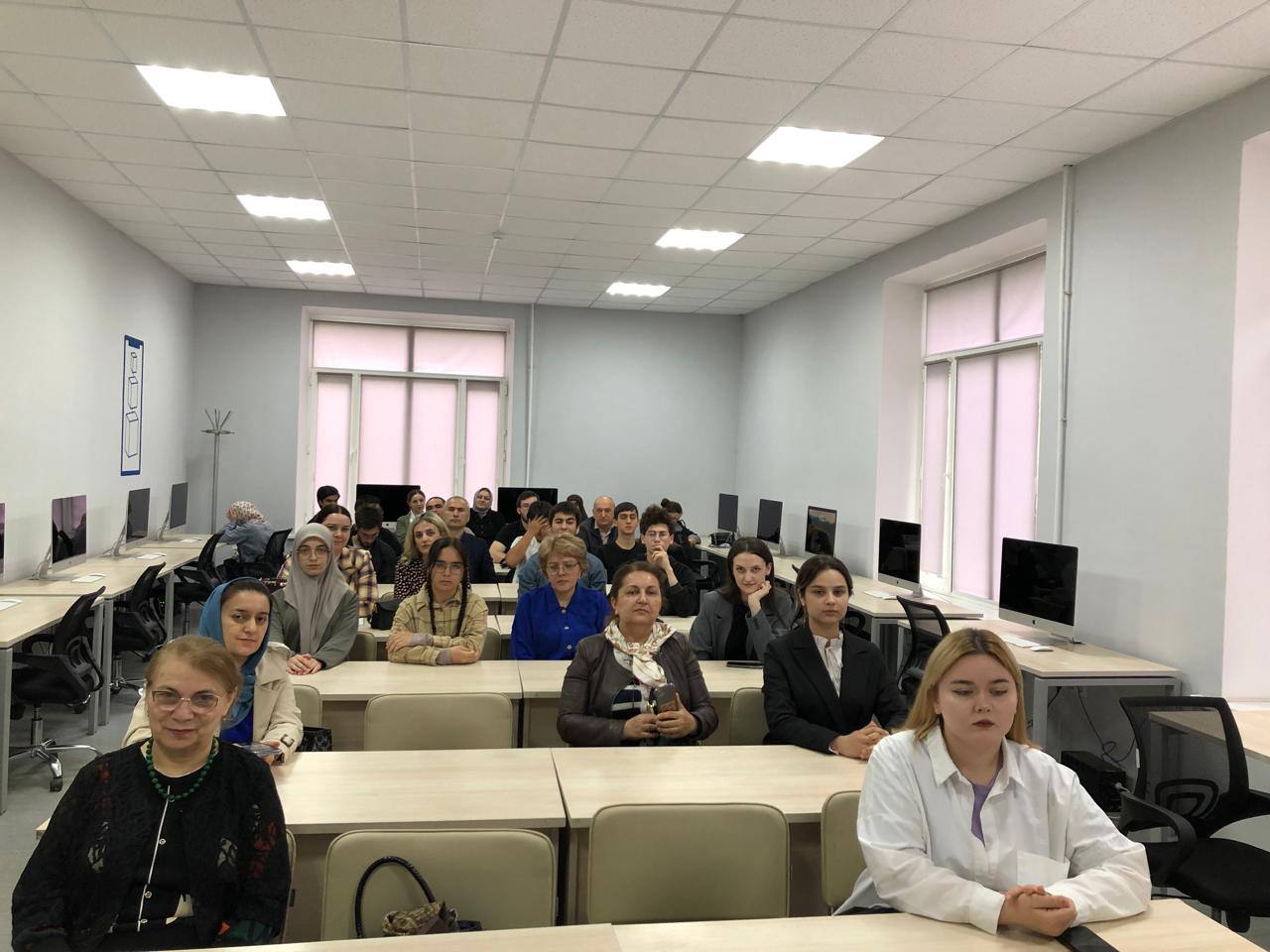 Студент 1 курса ОИСиР Амир Абдуллаев представил ГПК на Республиканской олимпиаде по информатике